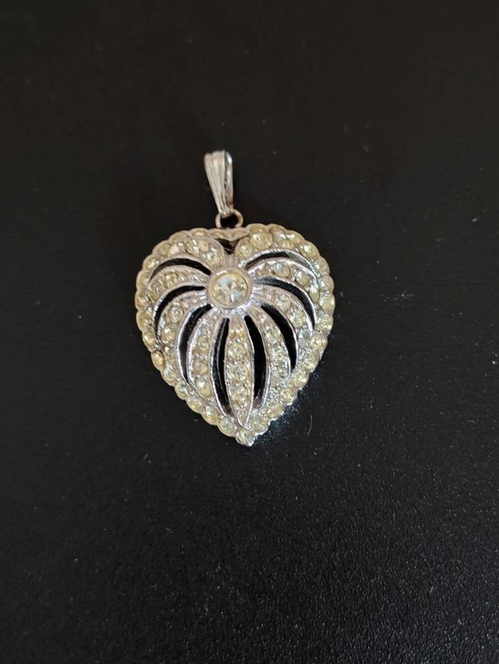 Vtg WEISS Heart Shaped Pendant With Austrian Clear Rhinestones